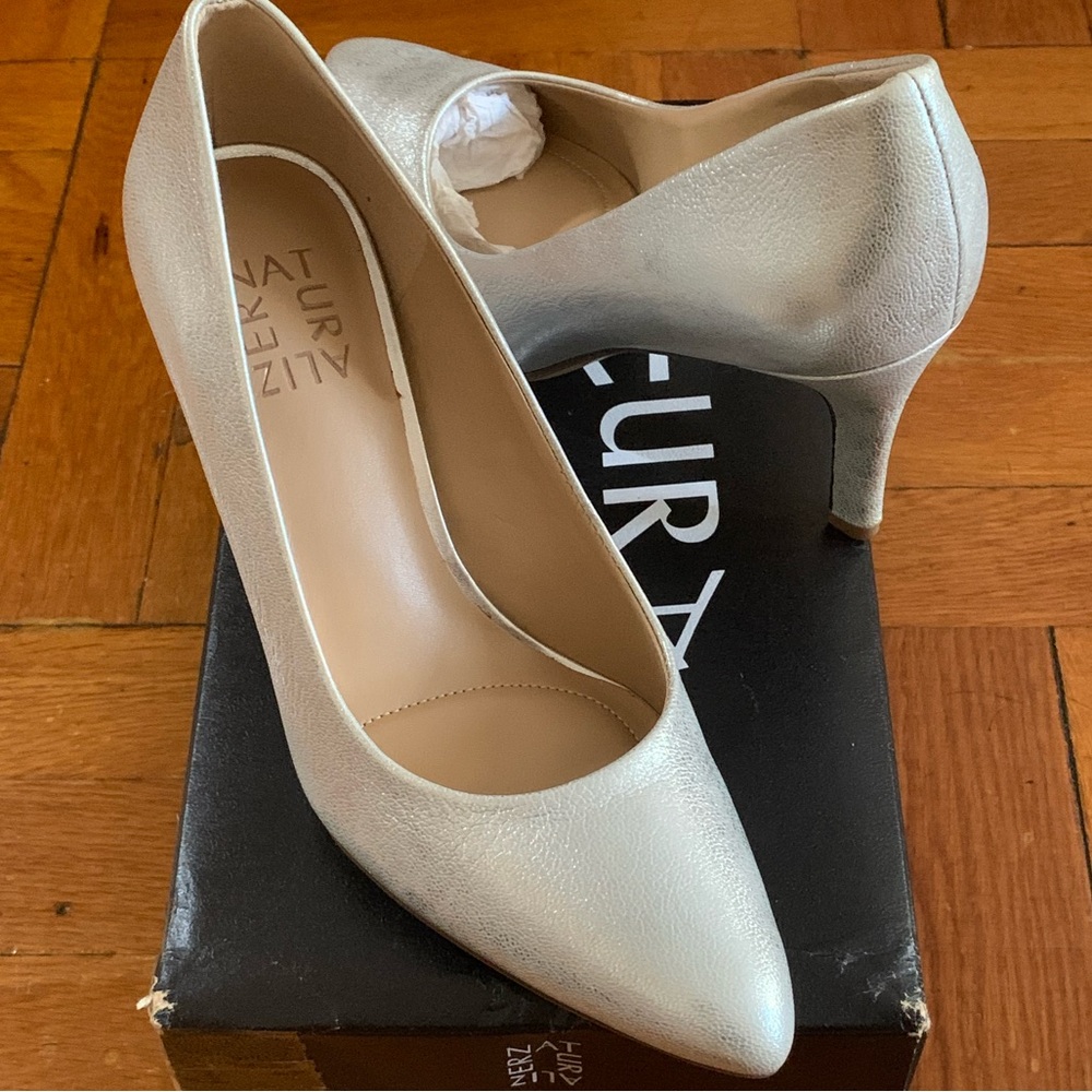Naturalizer Natalie Pump Silver size 6M